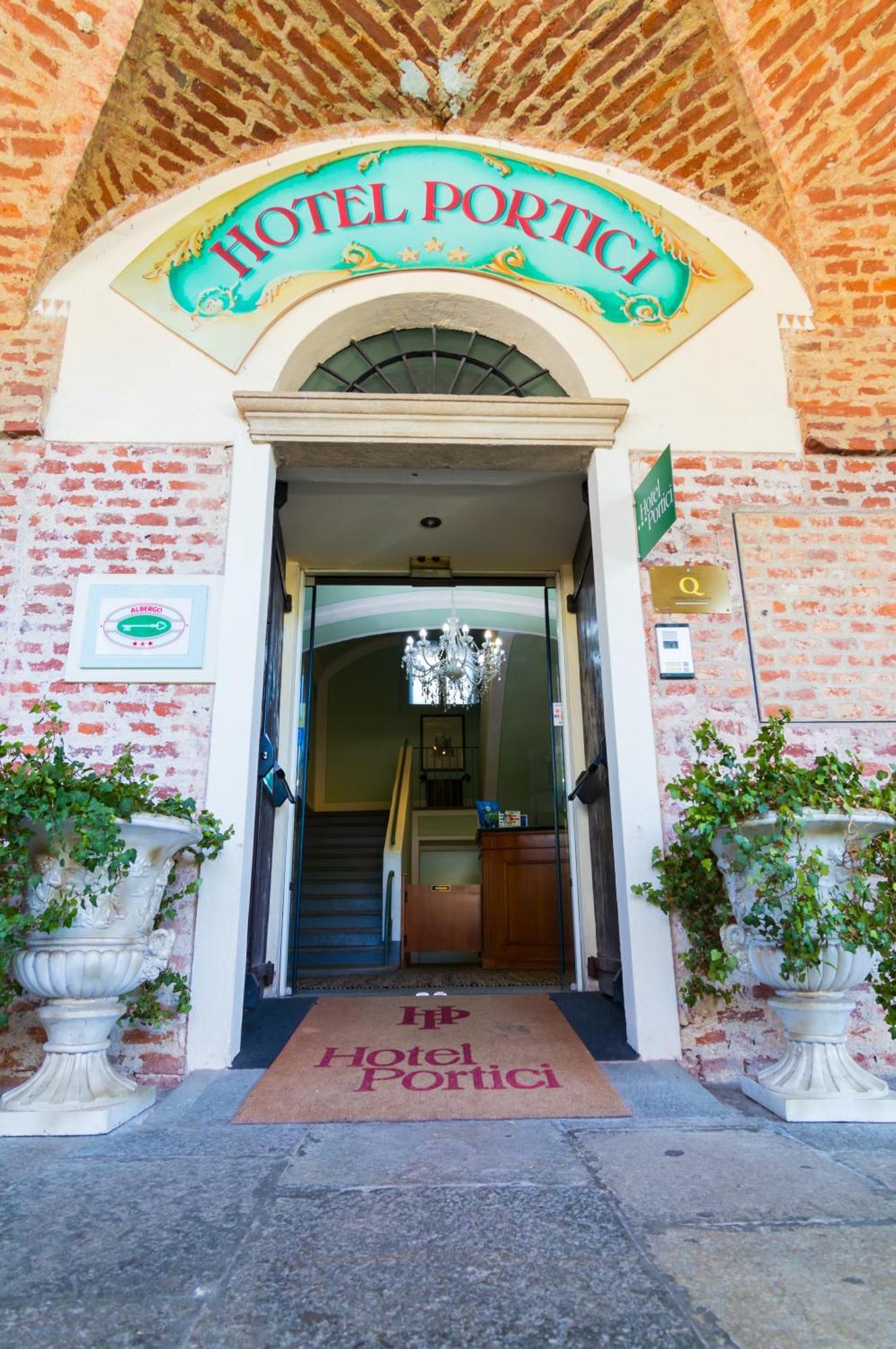 Hotel Portici Vicoforte ภายนอก รูปภาพ