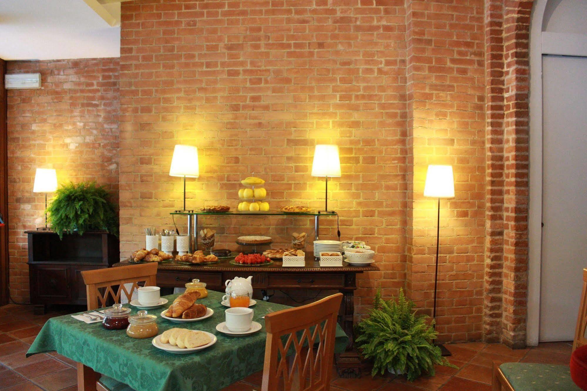 Hotel Portici Vicoforte ภายนอก รูปภาพ